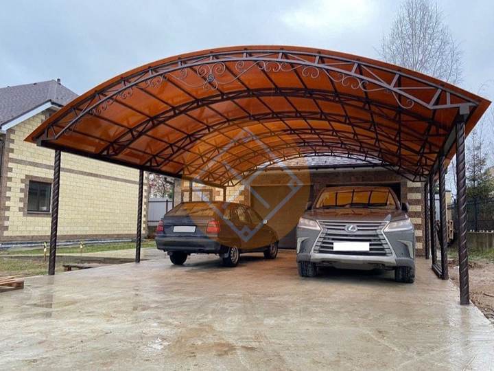 навес для двух авто с профилированным поликарбонатом